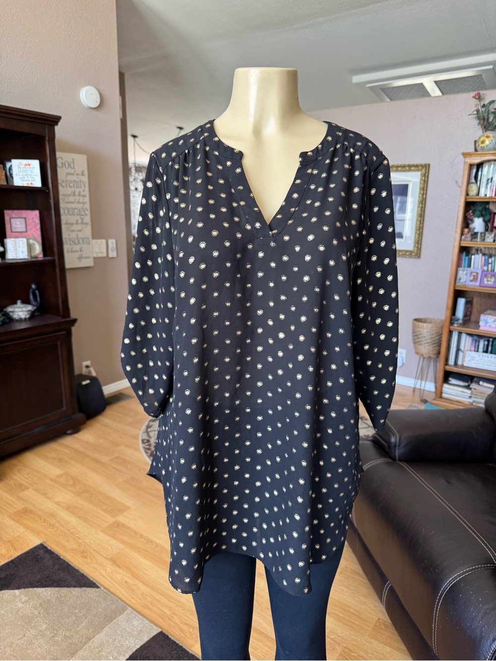 Worthington black V-neck tunic w/metallic gold dot print-size 0X